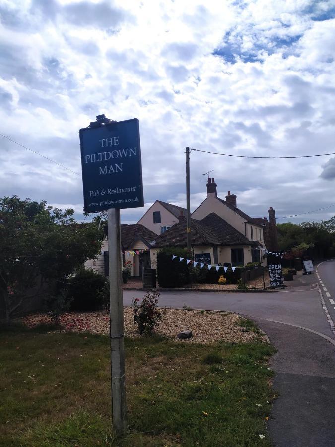Garden Flat At The Infamous Piltdown Man Pub Apartamento Fletching Exterior foto